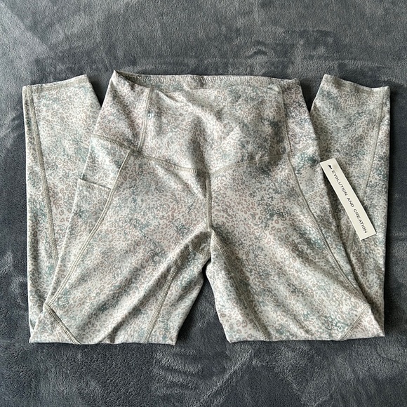 BRAND NEW Evolution and Creation Cropped Leopard Leggings - Picture 1 of 4